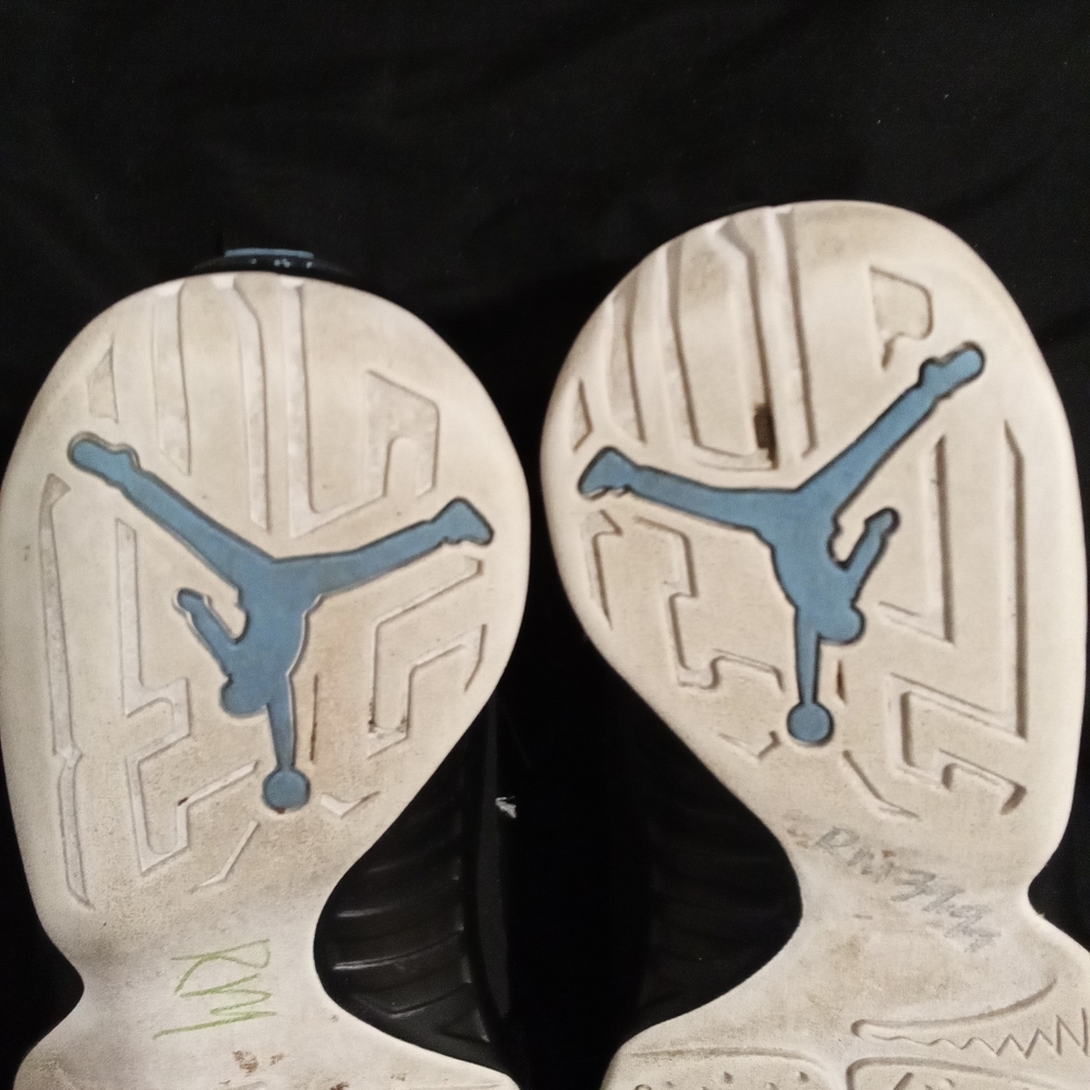 Jordan 9 Retro "University Blue" Size 9 - Picture 5 of 7